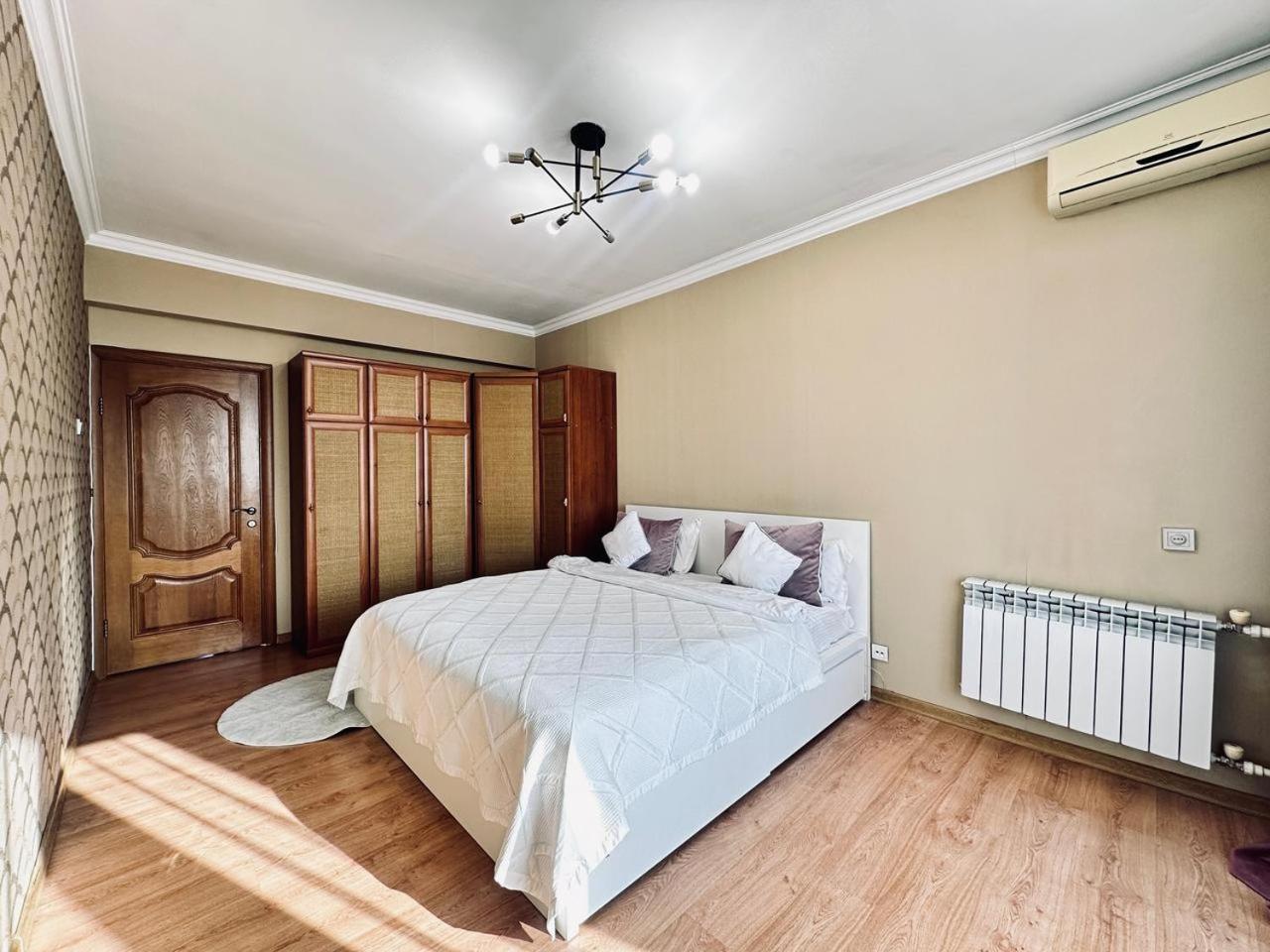 3 Ком Квартира На Абая Сейфуллина Almaty Luaran gambar
